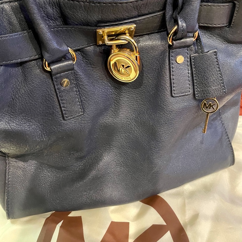 Navy blue Michael Kors Hamilton bag